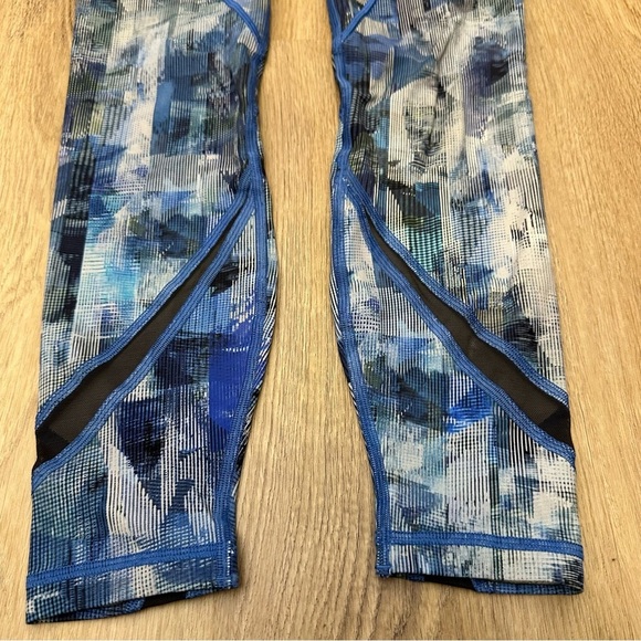 Lululemon On Pace Tight 7/8 25"
Sun Dazed Multi Blue size 4 - Picture 12 of 13